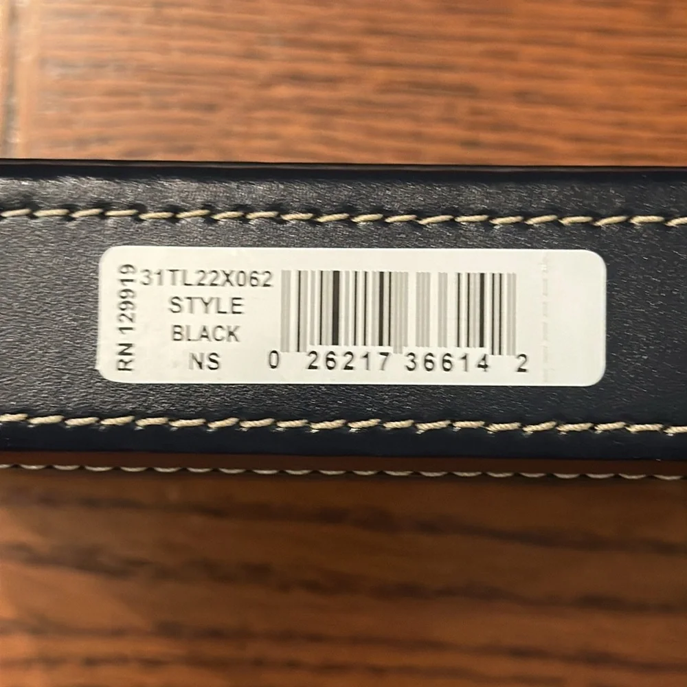New in box mens Tommy Hilfiger Black Leather wallet